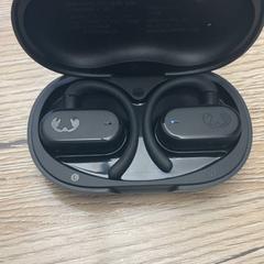 Auriculares Zwart, segundo informou Pathé Delft usando iLost