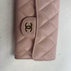 Carteira Baldewpersad Tewarie, segundo informou GVB usando iLost