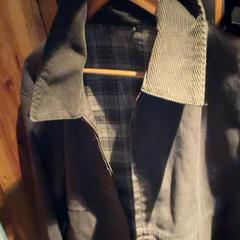 Jaqueta denim, segons ha informat Club Nyx/Exit Café mitjançant iLost