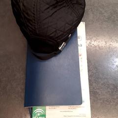 책 & 캡 en, iLost를 사용하여 Rotterdam The Hague Airport에 보고됨