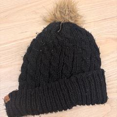 قبعة صغيرة، كما تم الإبلاغ عنه بواسطة IKEA Liège عبر iLost