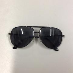 Gafas de sol Zwart, ha sido reportado por W1 - Tomorrowland con iLost