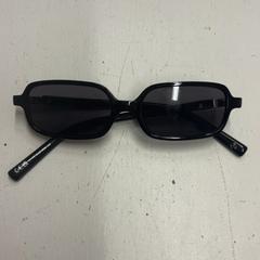 Sluneční brýle, jak nahlášeno GVB pomocí iLost