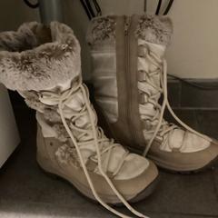 Topánka Winter Shoes Size 36, ako bolo nahlásené MEININGER Hotel Salzburg City Center pomocou iLost