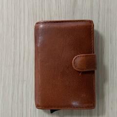 Kaartenhouder GEBREHIWET TSEGAY, amint azt Centraal magazijn az iLost segítségével jelentette.