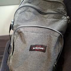 Grijze eastpack rugtas, som rapportert til iLost