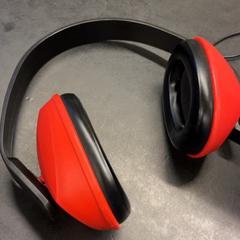 Slúchadlá, ako bolo nahlásené Universiteit Gent - Faculteitsbibliotheek LW pomocou iLost