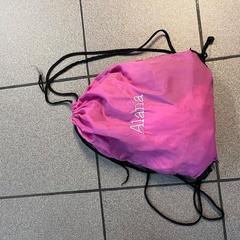 حقائب حمل وحقائب اليد، كما تم الإبلاغ عنه بواسطة Regio Oost-Vlaanderen عبر iLost