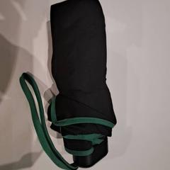 Esernyő Zwart met groen, amint azt IKEA Wilrijk az iLost segítségével jelentette.
