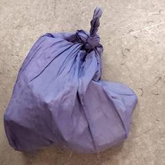 Borsa - Nylon tas lila, come riportato da Regio Oost-Vlaanderen utilizzando iLost