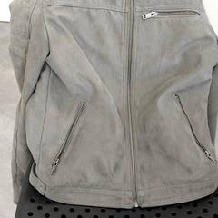 ジャケット がiLostで Arriva Infoshop Enschede によって報告されました