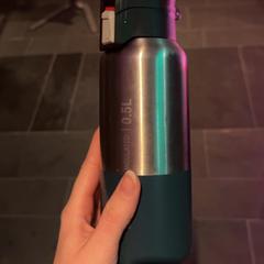 Üveg Fles, amint azt Pathé Nijmegen az iLost segítségével jelentette.