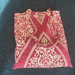 Poltsa, gisa salatu by Breng Arnhem iLost erabiliz