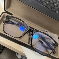 Glasses, iLost를 사용하여 MEININGER Hotel Amsterdam Amstel에 보고됨