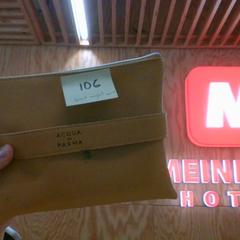 Toilet bag yellow, as reported by MEININGER Hotel Innsbruck Zentrum using iLost