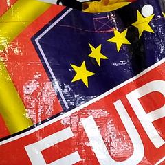 Saco Rood plastiek, como reportado por Regio Antwerpen - Brussel utilizando o iLost