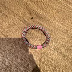 Bracelet roze met groene armband, as reported by Van der Valk Rotterdam Blijdorp using iLost