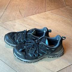 Cipő, amint azt Hotel Apeldoorn az iLost segítségével jelentette.