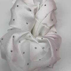 Scrunchie, come riportato da IKEA新三郷 utilizzando iLost
