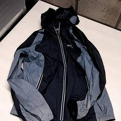 Kleding, ha sido reportado por Arriva Oost-Brabant con iLost