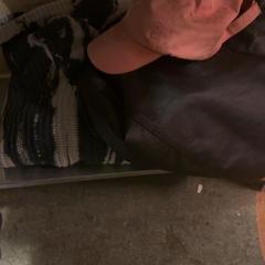 Oblečení From locker, jak nahlášeno KABUL à GoGo / Teatro pomocí iLost