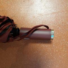 Skladací dáždnik rouge, ako bolo nahlásené TCL pomocou iLost