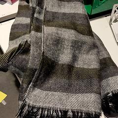 Sjaal Bruin, zoals gemeld door Bibliotheek Neude (Utrecht) met iLost