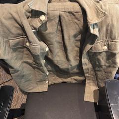 Kleding Groene blouse, ha sido reportado por Haven Hotel Rotterdam con iLost