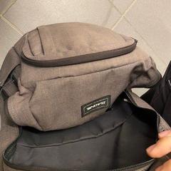 Motxilla Merk DAKINE, grijs, segons ha informat Vrije Universiteit Brussel (VUB) mitjançant iLost