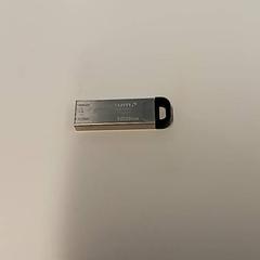 Usb kulcs, amint azt Vrije Universiteit Brussel (VUB) az iLost segítségével jelentette.