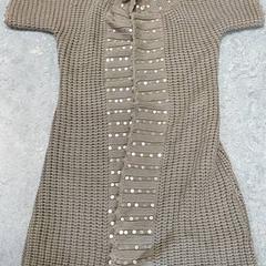 Roupa - Cardigan grijs, como reportado por Regio Oost-Vlaanderen utilizando o iLost