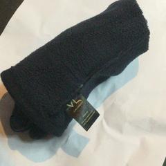 Gloves, as reported by TivoliVredenburg using iLost