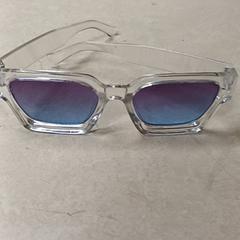 Des lunettes de soleil, a été signalé par Qbuzz GD Groningen Peizerweg utilisant iLost