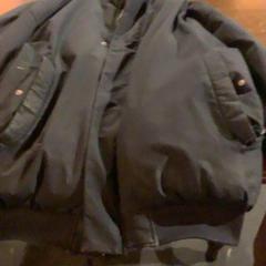 Jas Donker blauw, zoals gemeld door Café Leentje met iLost