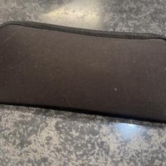 Puzdro na okuliare s okuliarmi, ako bolo nahlásené Rotterdam The Hague Airport pomocou iLost