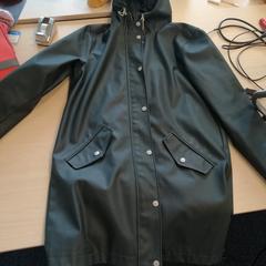 Donkergroene jas a été signalé sur iLost