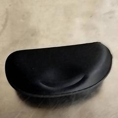 Brillenkoker met bril, zgłoszono przez Pathé Scheveningen przy użyciu iLost