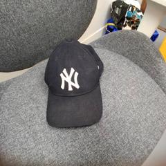 Casquette, a été signalé par IKEA Paris - Italie Deux utilisant iLost