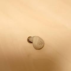 Earbud がiLostで Mövenpick Hotel Amsterdam City Centre によって報告されました