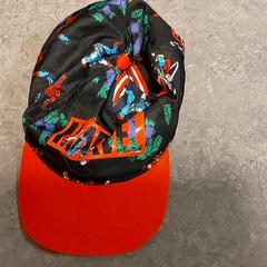 Roupa - Baseballpet, como reportado por Regio Oost-Vlaanderen utilizando o iLost