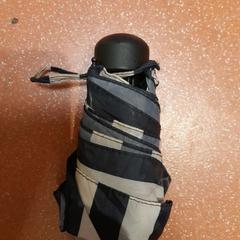 Hopfällbart paraply noir et beige, rapporterat av TCL med iLost