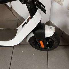 Doprava - elektrische step, ako bolo nahlásené Regio Antwerpen - Brussel pomocou iLost