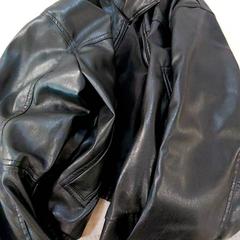 Chaqueta Noire, ha sido reportado por IKEA Tours con iLost
