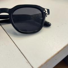 Gafas de sol, ha sido reportado por Het Amsterdams Verbond con iLost