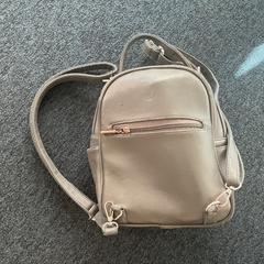 Poltsa, gisa salatu by Breng Arnhem iLost erabiliz