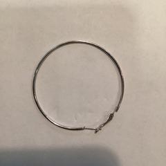 Ohrring, como reportado por MEININGER Hotel Berlin Alexanderplatz utilizando o iLost