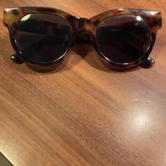 Zonnebril Bruin, segundo informou Pathé Rembrandt Utrecht usando iLost