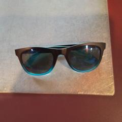 Zonnebrand Zwart، كما تم الإبلاغ عنه بواسطة Apenheul عبر iLost