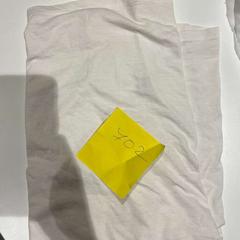 Camicia white, come riportato da Amsterdam ID Aparthotel utilizzando iLost