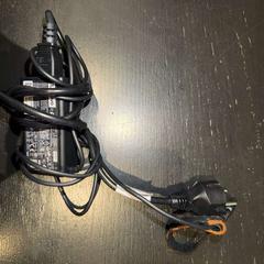 アダプタ & ノートパソコンの充電器 Zwart がiLostで Van der Valk Hotel Amsterdam-Amstel によって報告されました